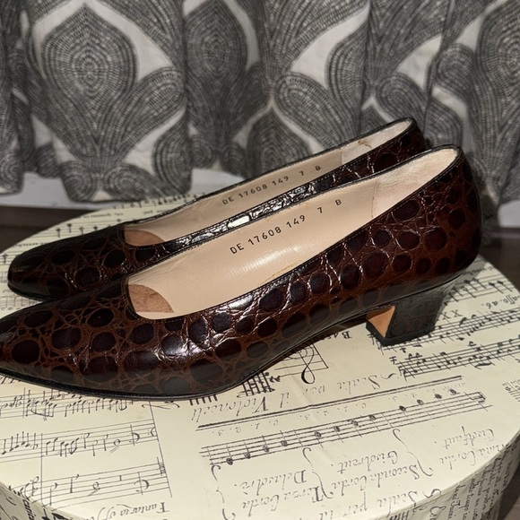 Salvatore Ferragamo Brown Croc Embossed Leather Heels - Picture 2 of 7